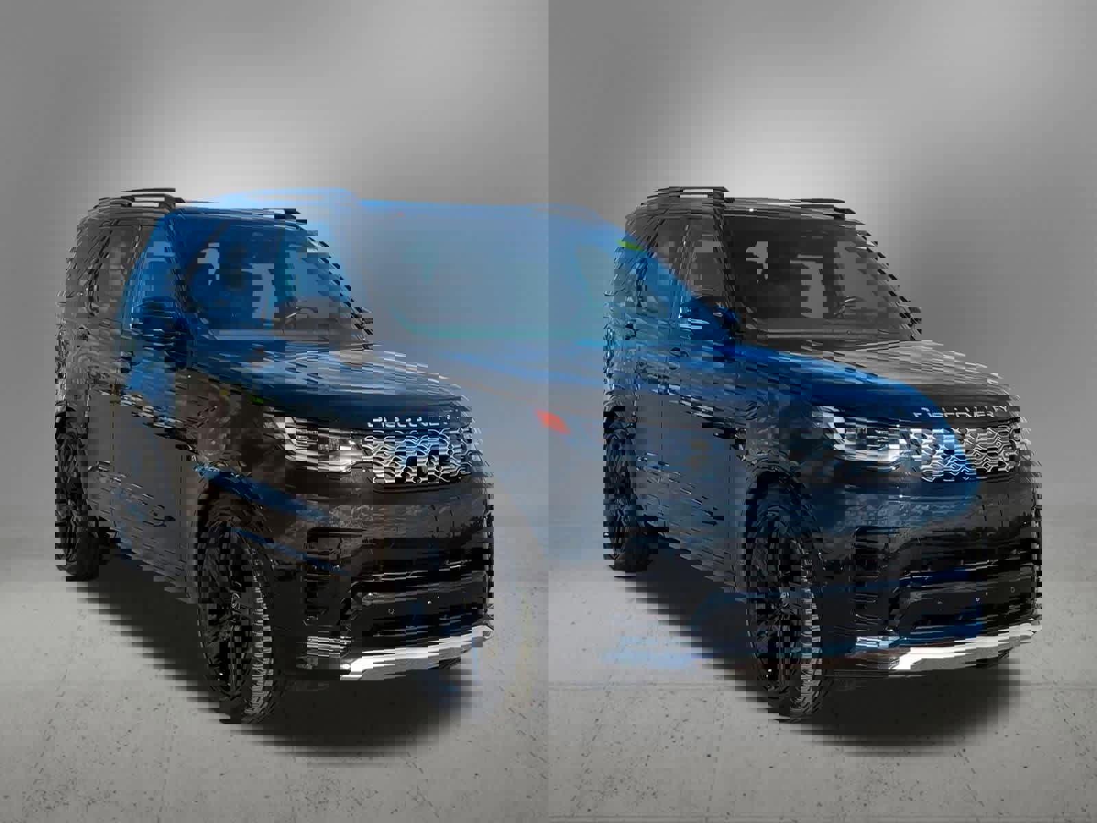 Used 2024 Land Rover Discovery Metropolitan Edition image 8