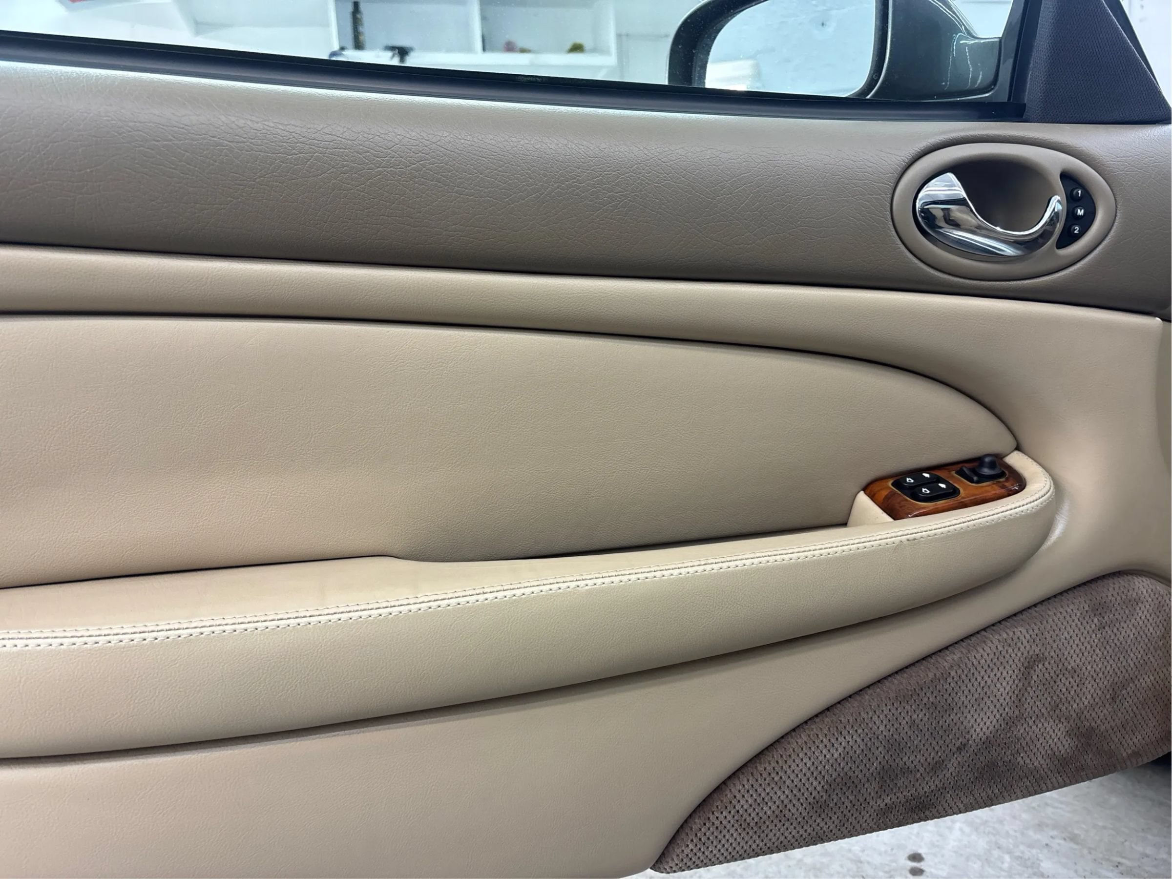 Used 1998 Jaguar XK8 Convertible RWD image 25