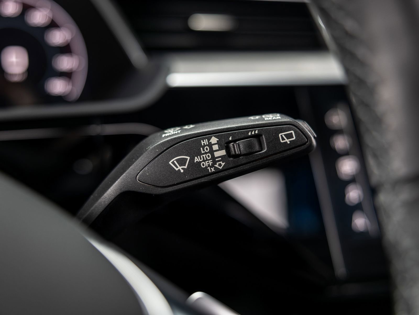 Used 2023 Audi e-tron Premium Plus AWD/4WD image 33