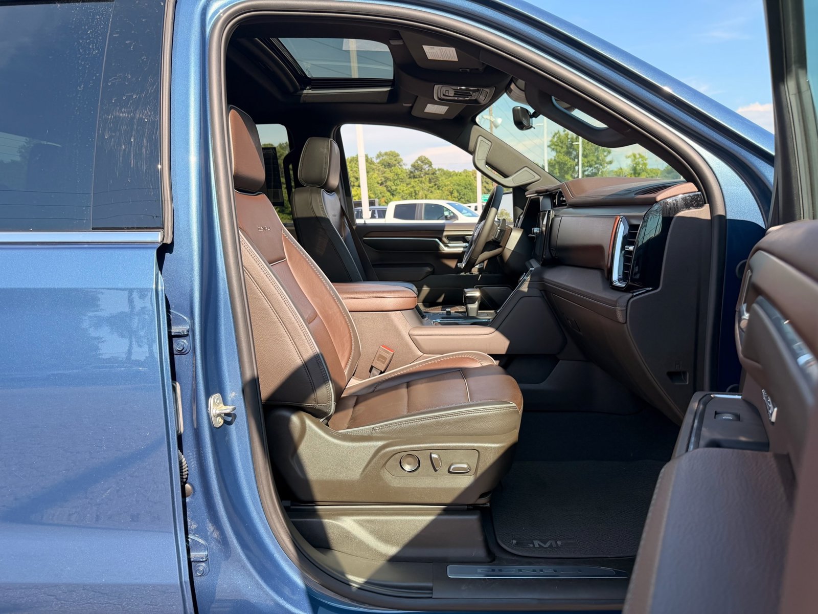 Used 2025 GMC Sierra 1500 Denali w/ Denali Reserve Package AWD/4WD image 33