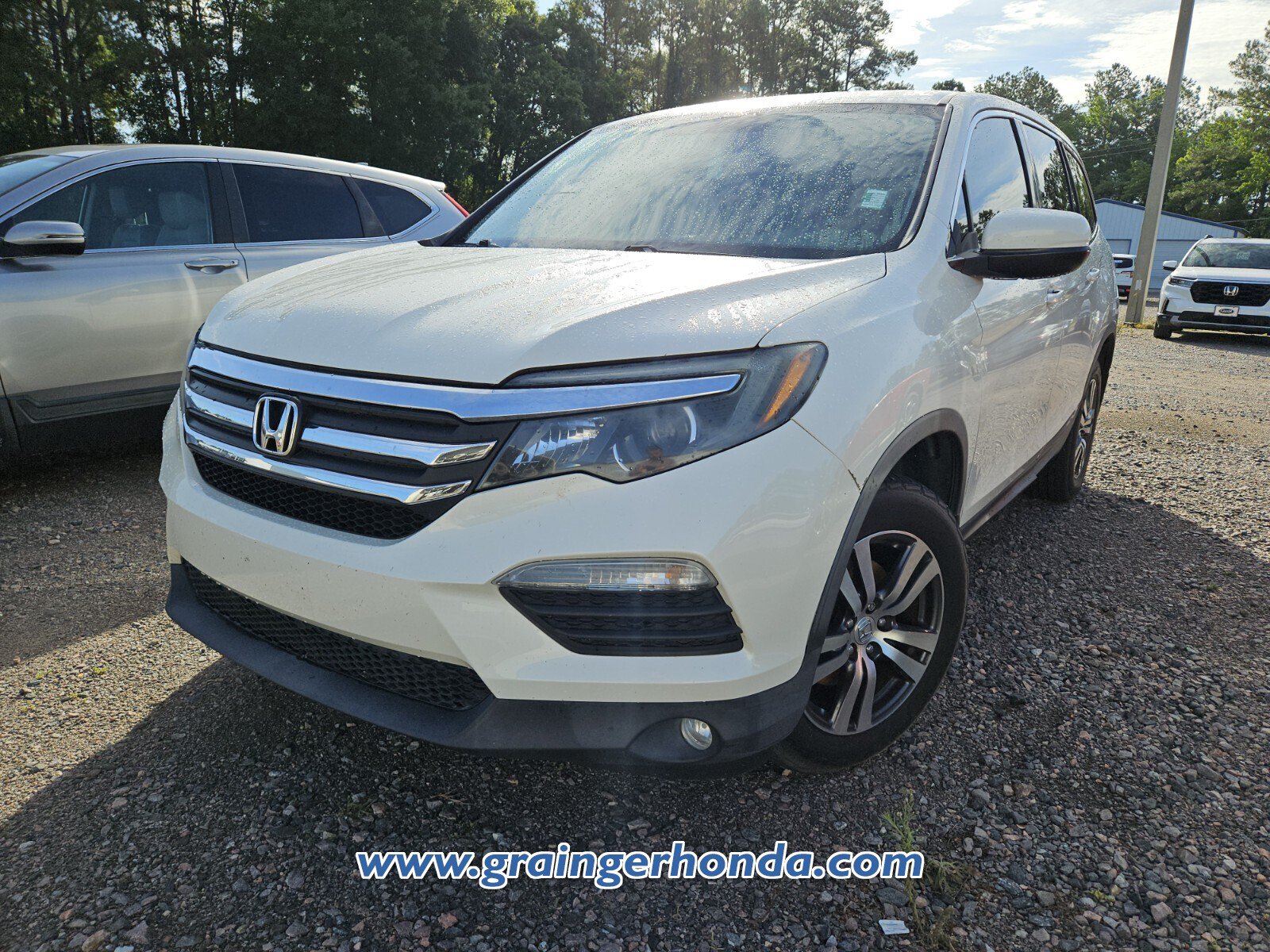 Used 2017 Honda Pilot EX image 2