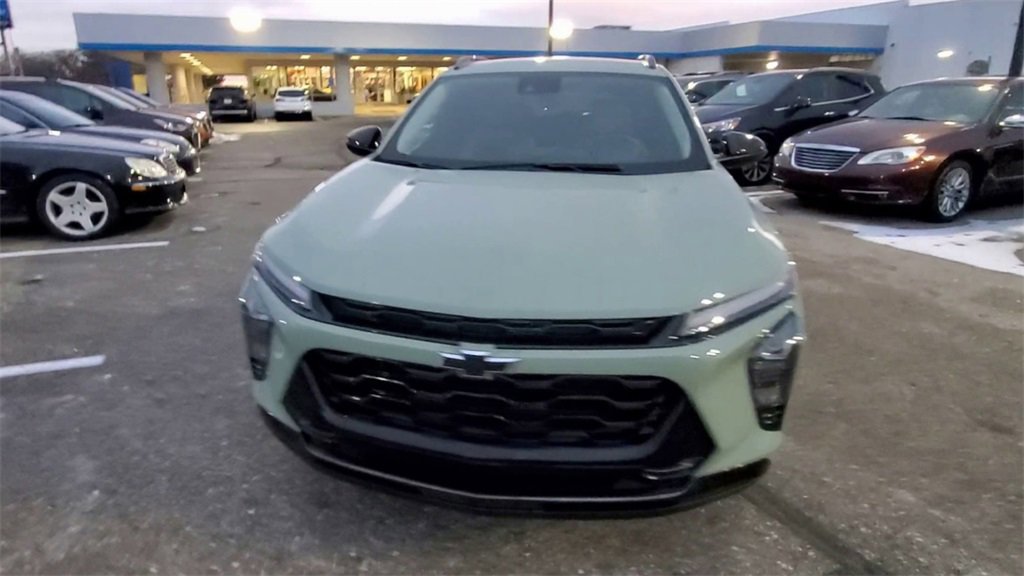 Used 2025 Chevrolet Trax ACTIV w/ Driver Confidence Package image 3