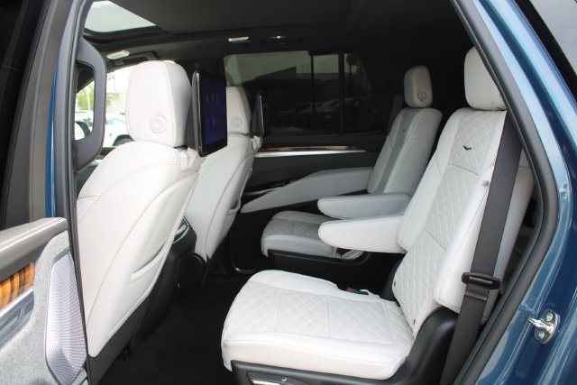 Used 2025 Cadillac Escalade Sport Platinum AWD/4WD image 41