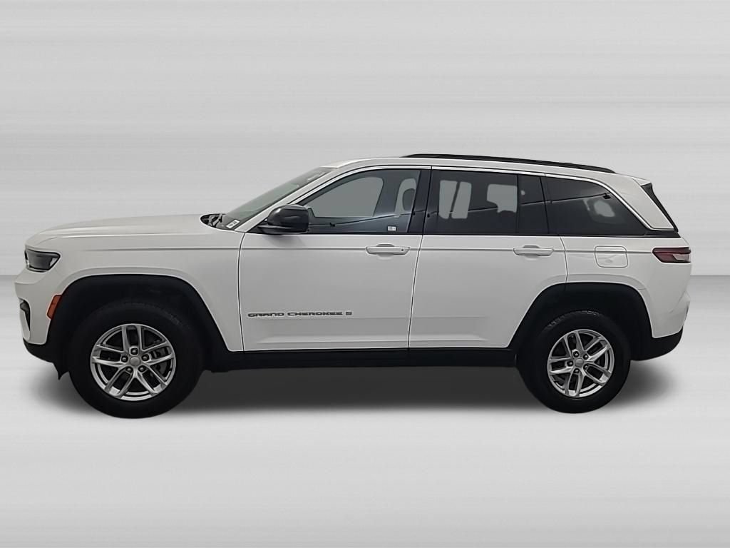Used 2024 Jeep Grand Cherokee Laredo X AWD/4WD image 7