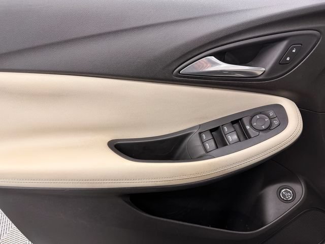 Used 2021 Buick Encore GX Select w/ Sport Touring Package FWD image 13