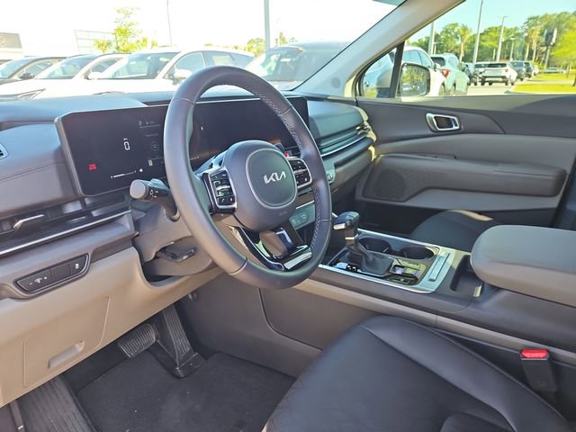Used 2025 Kia Carnival EX image 13