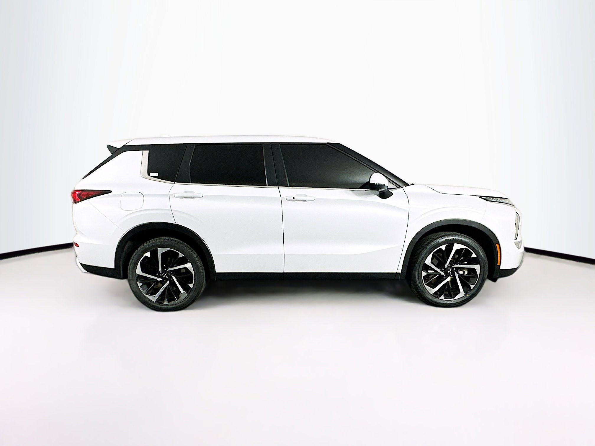 Used 2024 Mitsubishi Outlander SE AWD/4WD image 10
