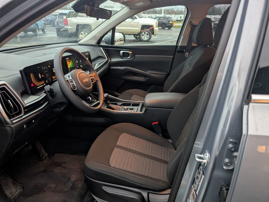 Used 2025 Kia Sorento LX image 13