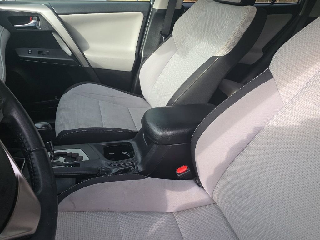 Used 2017 Toyota RAV4 XLE image 19