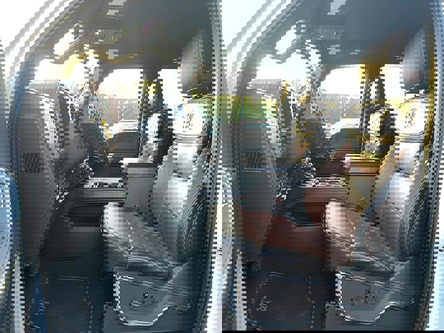 Used 2023 Ford F450 King Ranch w/ FX4 Off-Road Package image 21