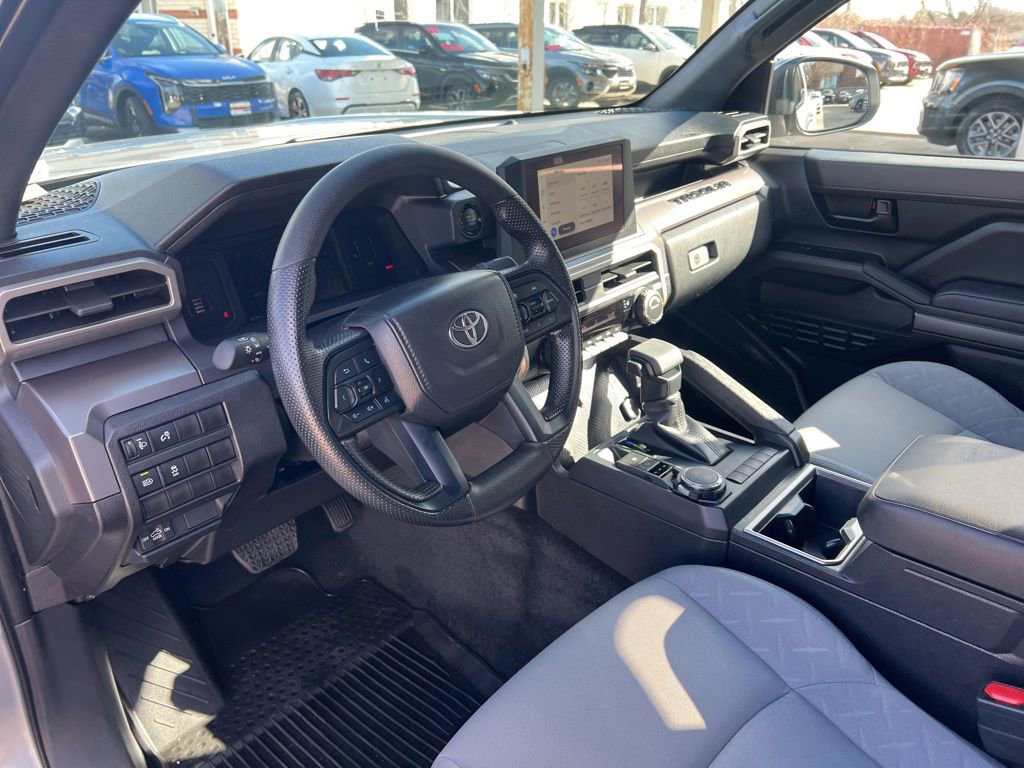 Used 2025 Toyota Tacoma SR5 AWD/4WD image 6