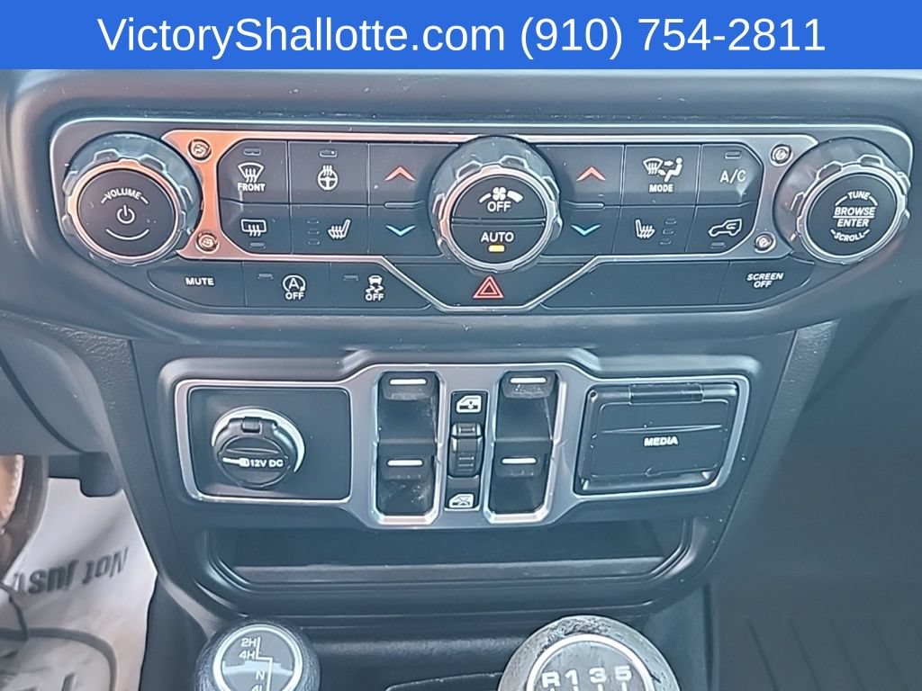 Used 2018 Jeep Wrangler Unlimited Sahara AWD/4WD image 9