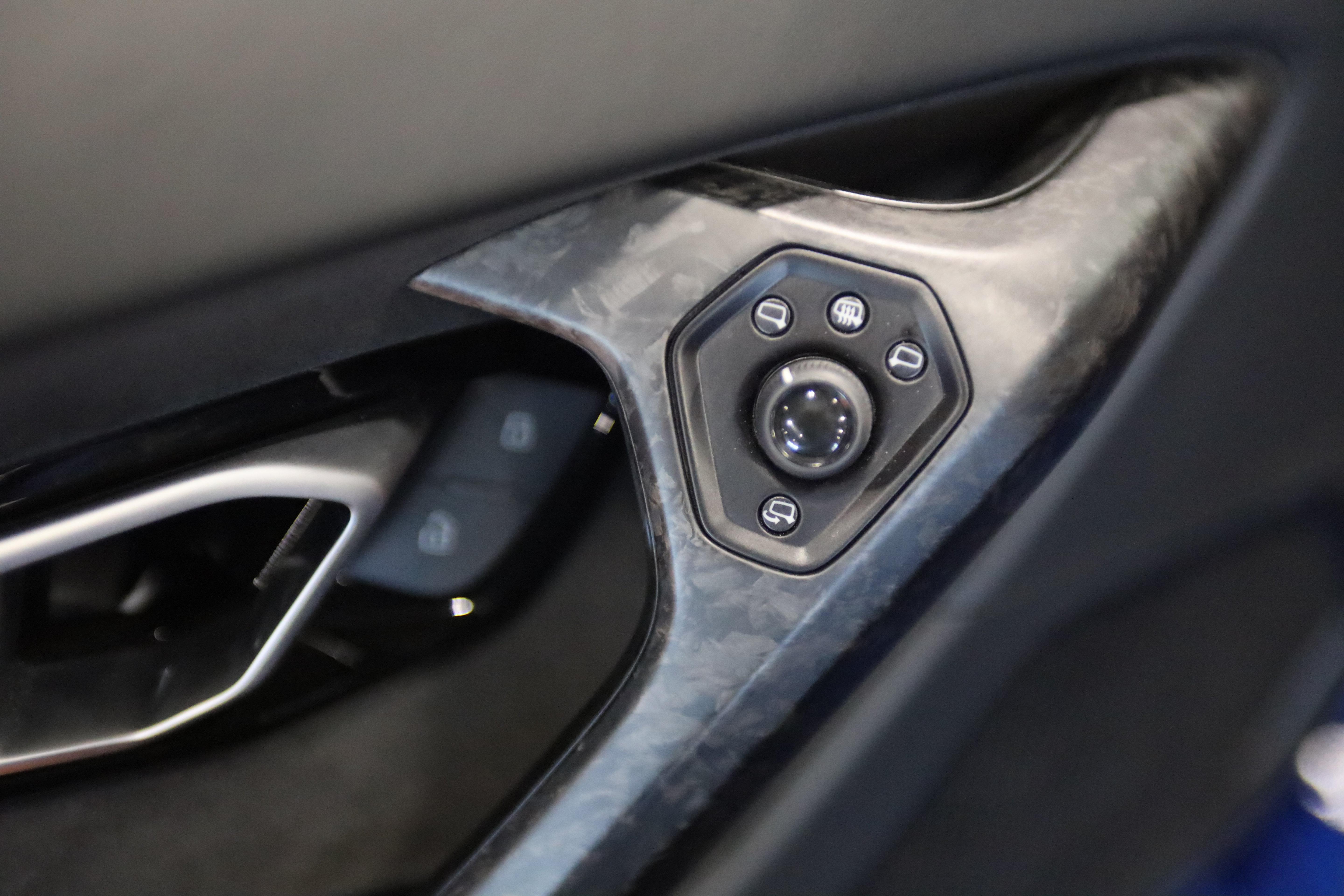 Used 2020 Lamborghini Huracan EVO RWD image 14