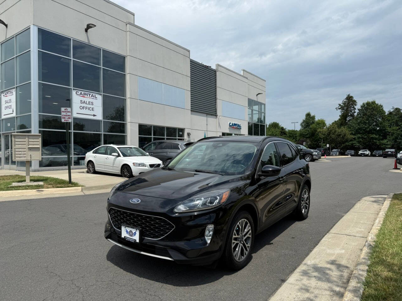 Used 2020 Ford Escape SEL image 2