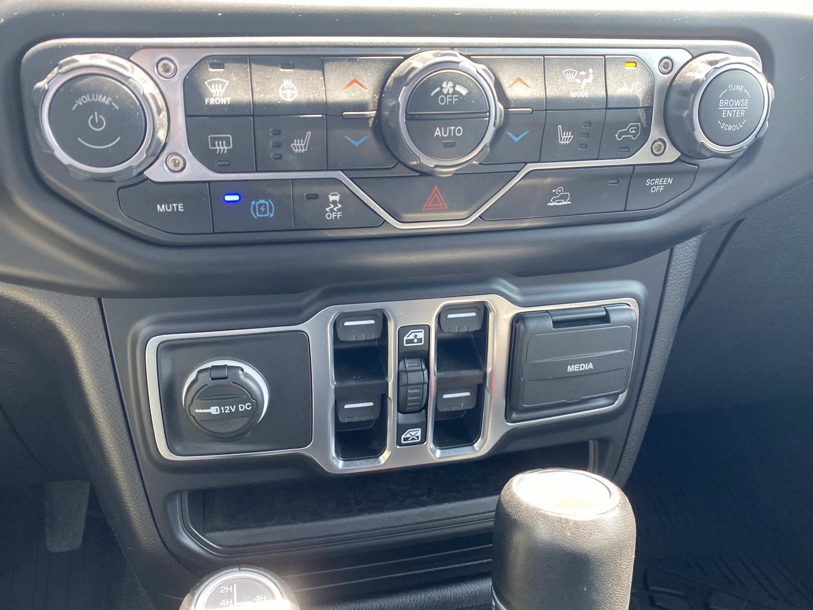 Used 2023 Jeep Wrangler Sahara w/ Cold Weather Group AWD/4WD image 29