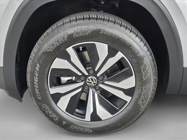 Certified 2025 Volkswagen Atlas Cross Sport SE FWD image 22