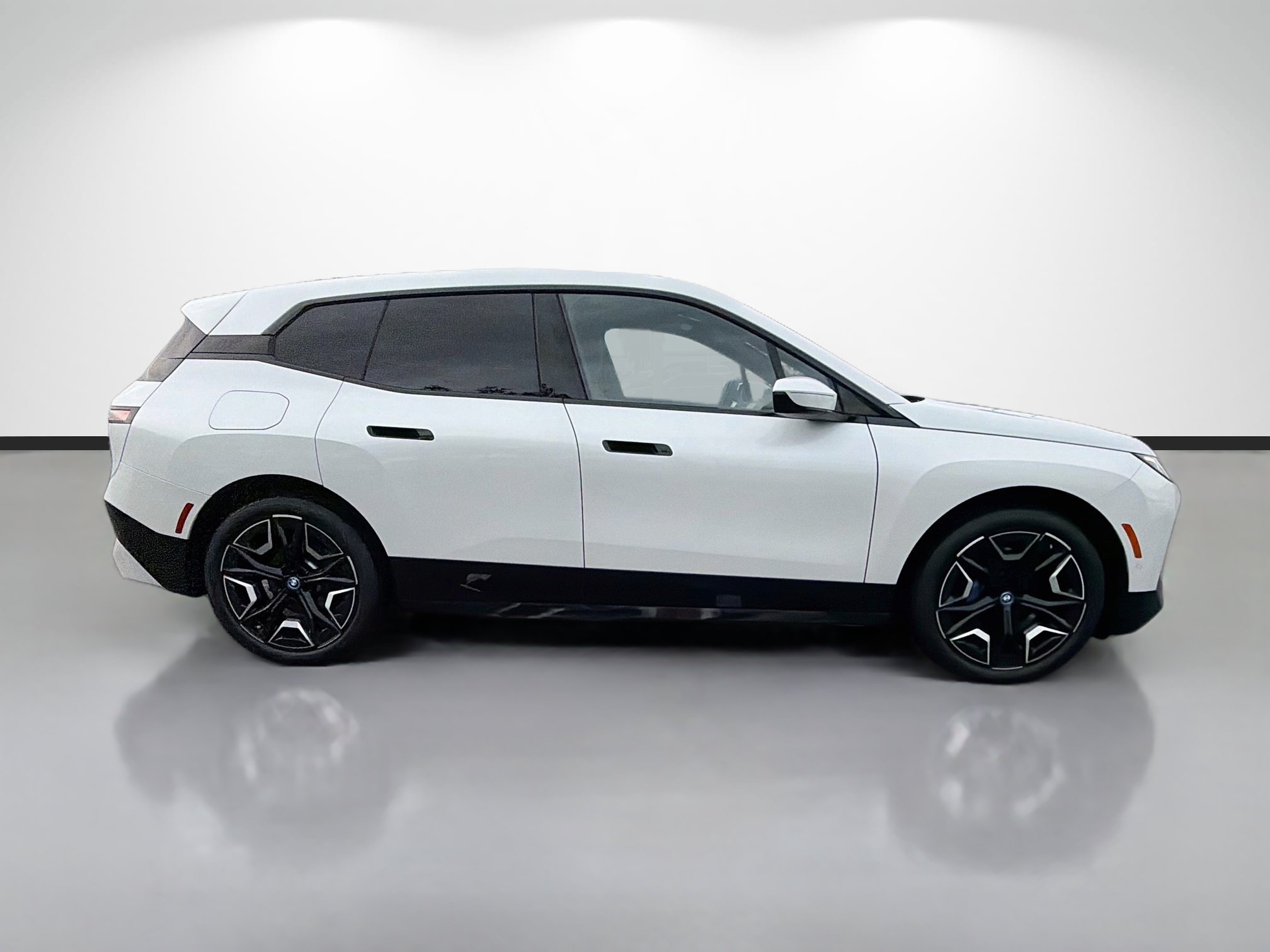 Used 2024 BMW iX xDrive50 w/ Premium Package AWD/4WD image 2