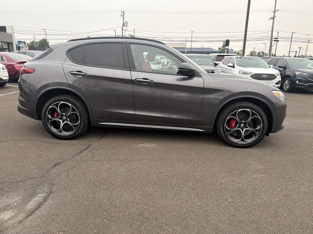 Used 2023 Alfa Romeo Stelvio Veloce AWD/4WD image 6