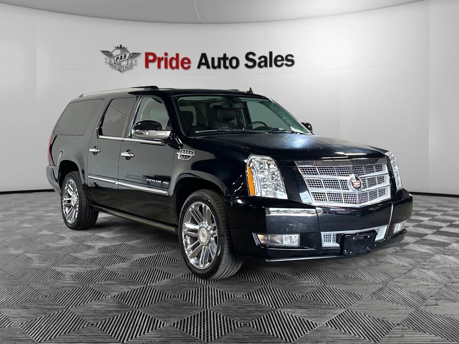 Used 2014 Cadillac Escalade ESV Platinum image 3