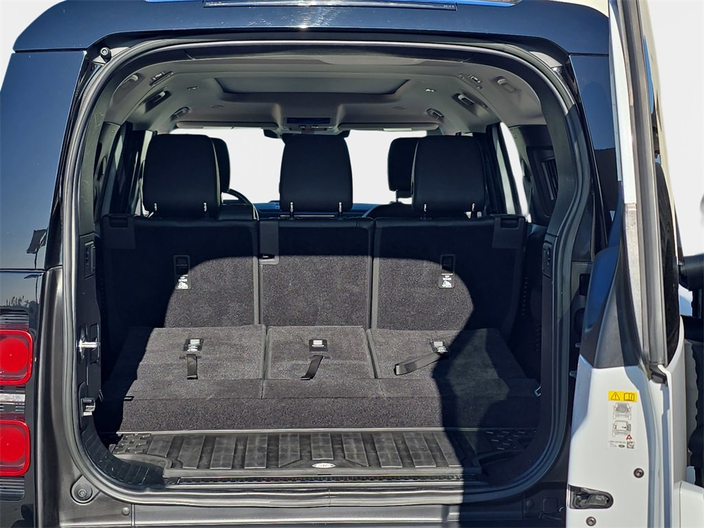 Certified 2023 Land Rover Defender 130 X-Dynamic SE image 13