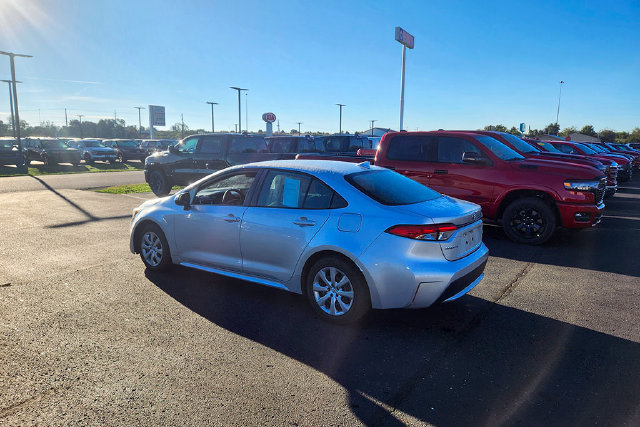 Used 2021 Toyota Corolla LE FWD image 5