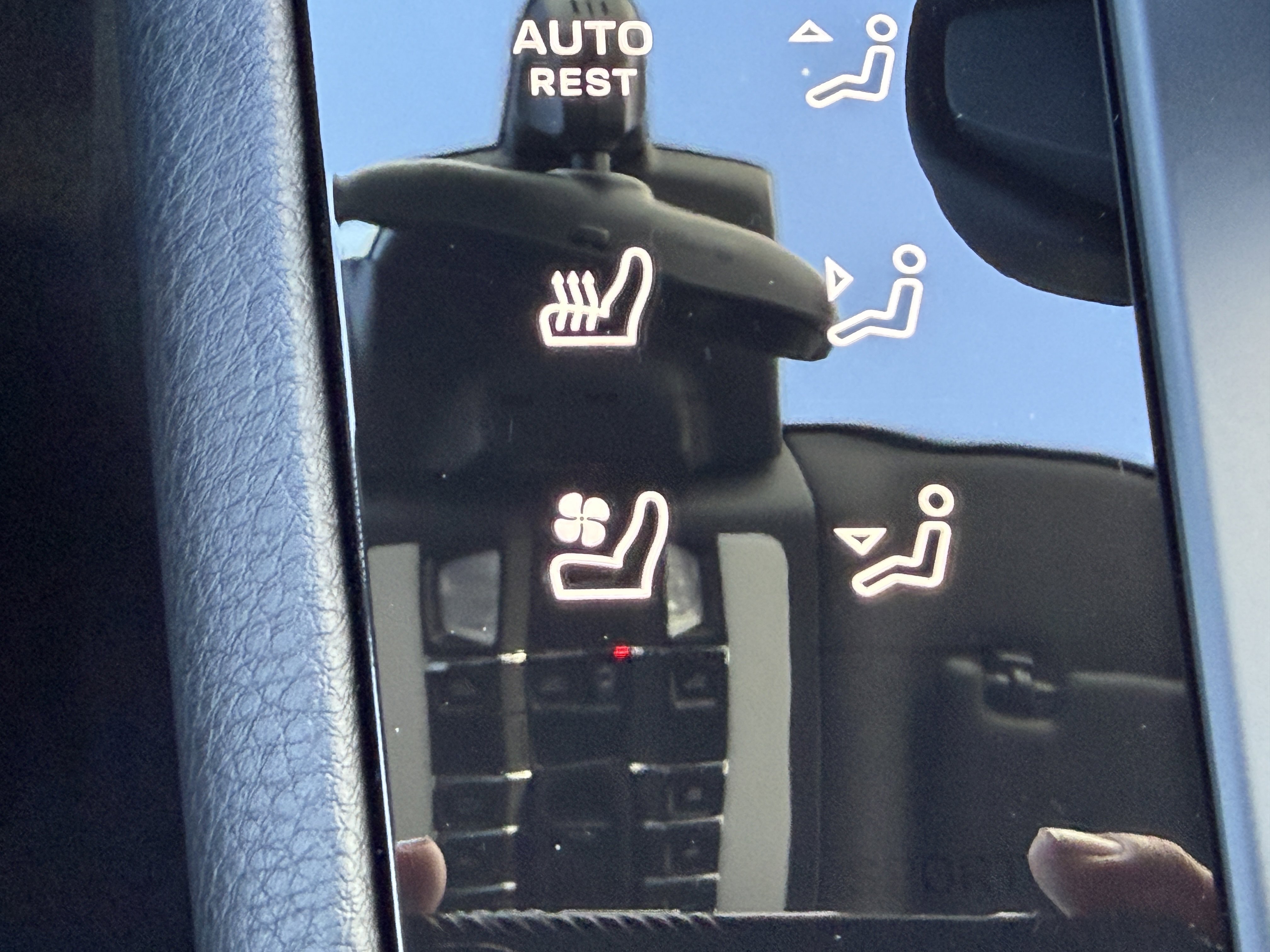 New 2026 Porsche Macan AWD/4WD image 31