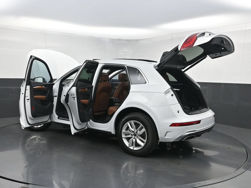 Used 2023 Audi Q5 2.0T Premium w/ Convenience Package AWD/4WD image 39