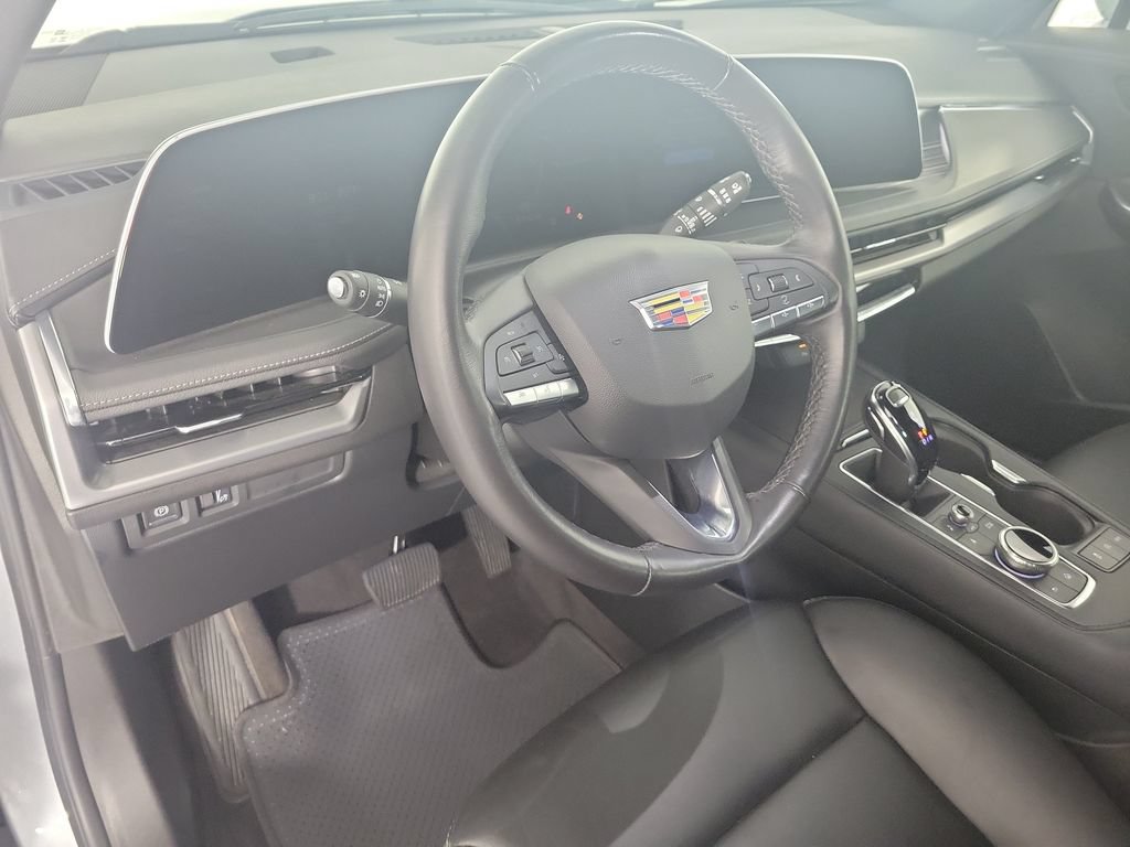 Used 2025 Cadillac XT4 Premium Luxury FWD image 17