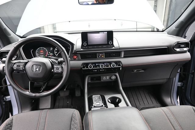 Used 2025 Honda Pilot Sport image 21