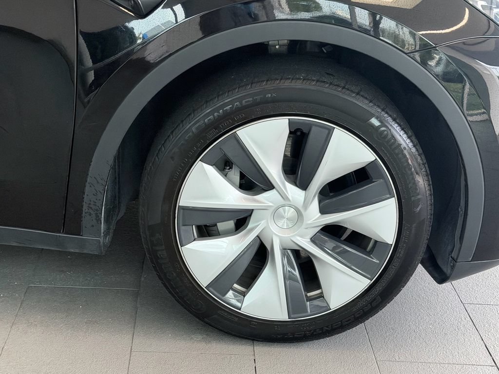 Used 2023 Tesla Model Y 2WD image 7