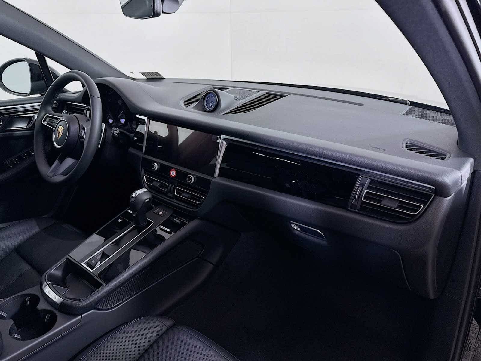 New 2025 Porsche Macan AWD/4WD image 23