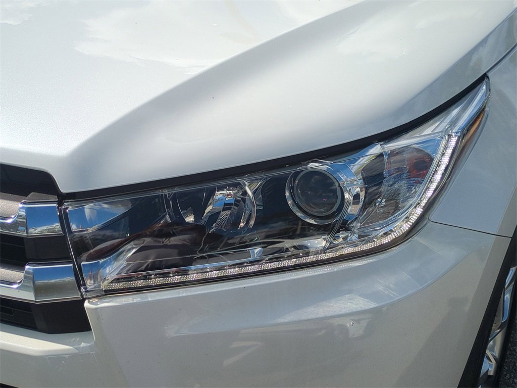 Used 2017 Toyota Highlander Limited image 10