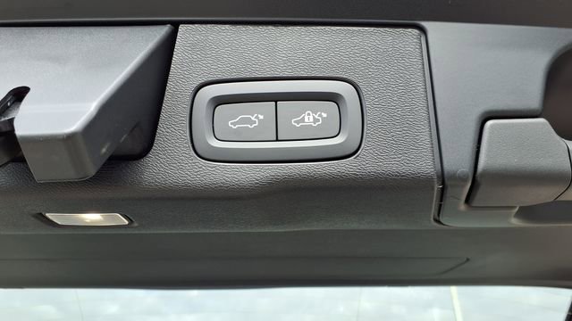 New 2026 Volvo XC60 B5 Plus w/ Protection Package Premier image 11