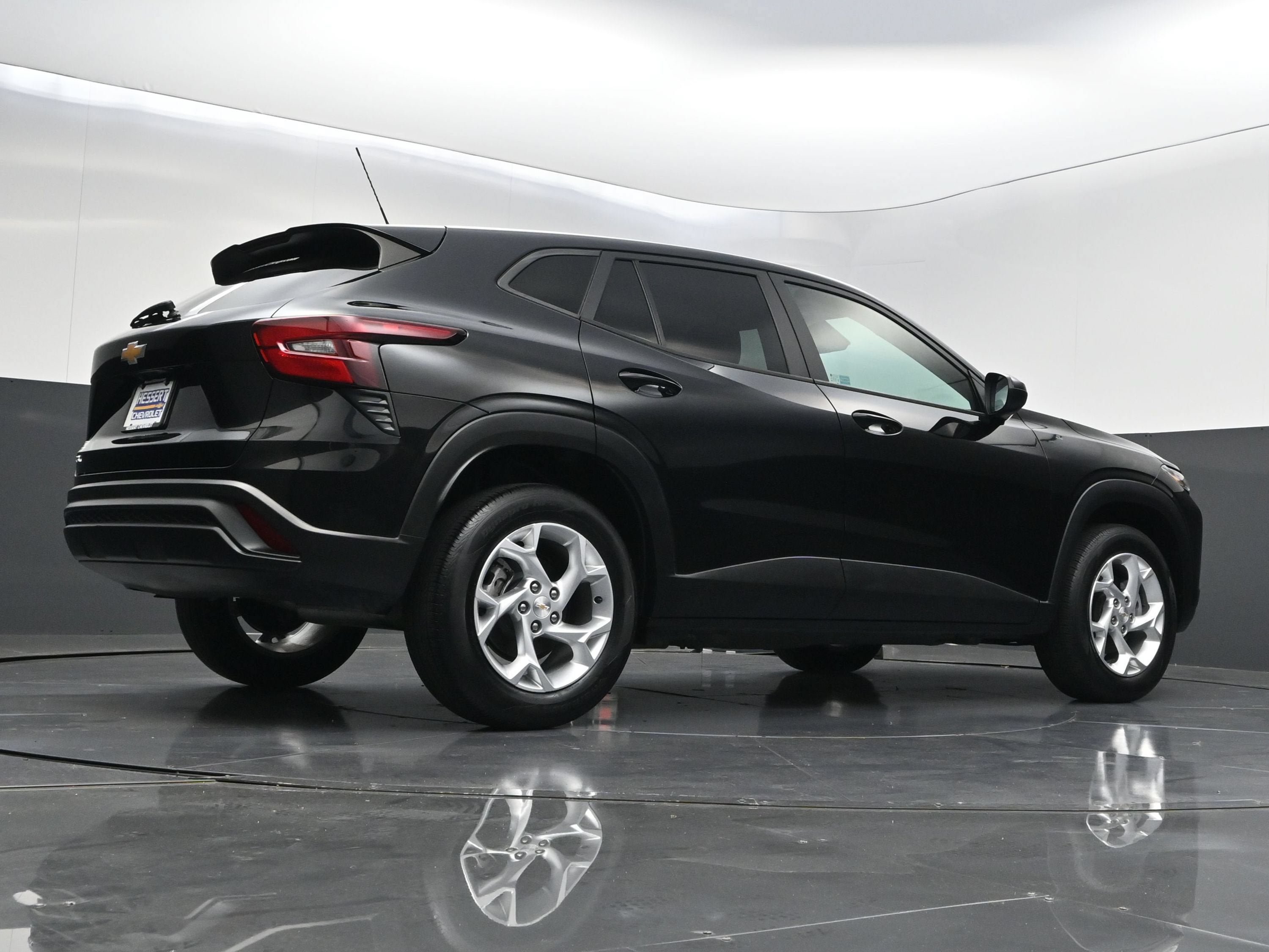 Certified 2025 Chevrolet Trax LS w/ LS Convenience Package FWD image 34