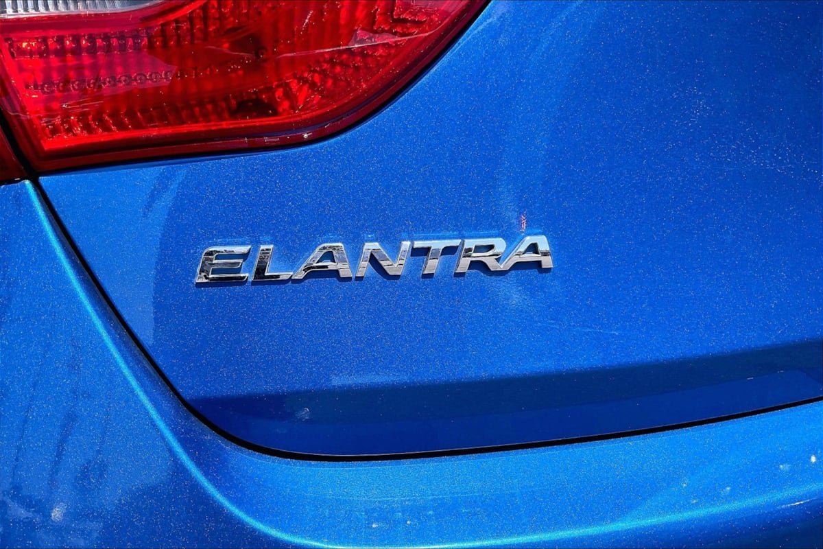 Used 2017 Hyundai Elantra GT FWD image 8