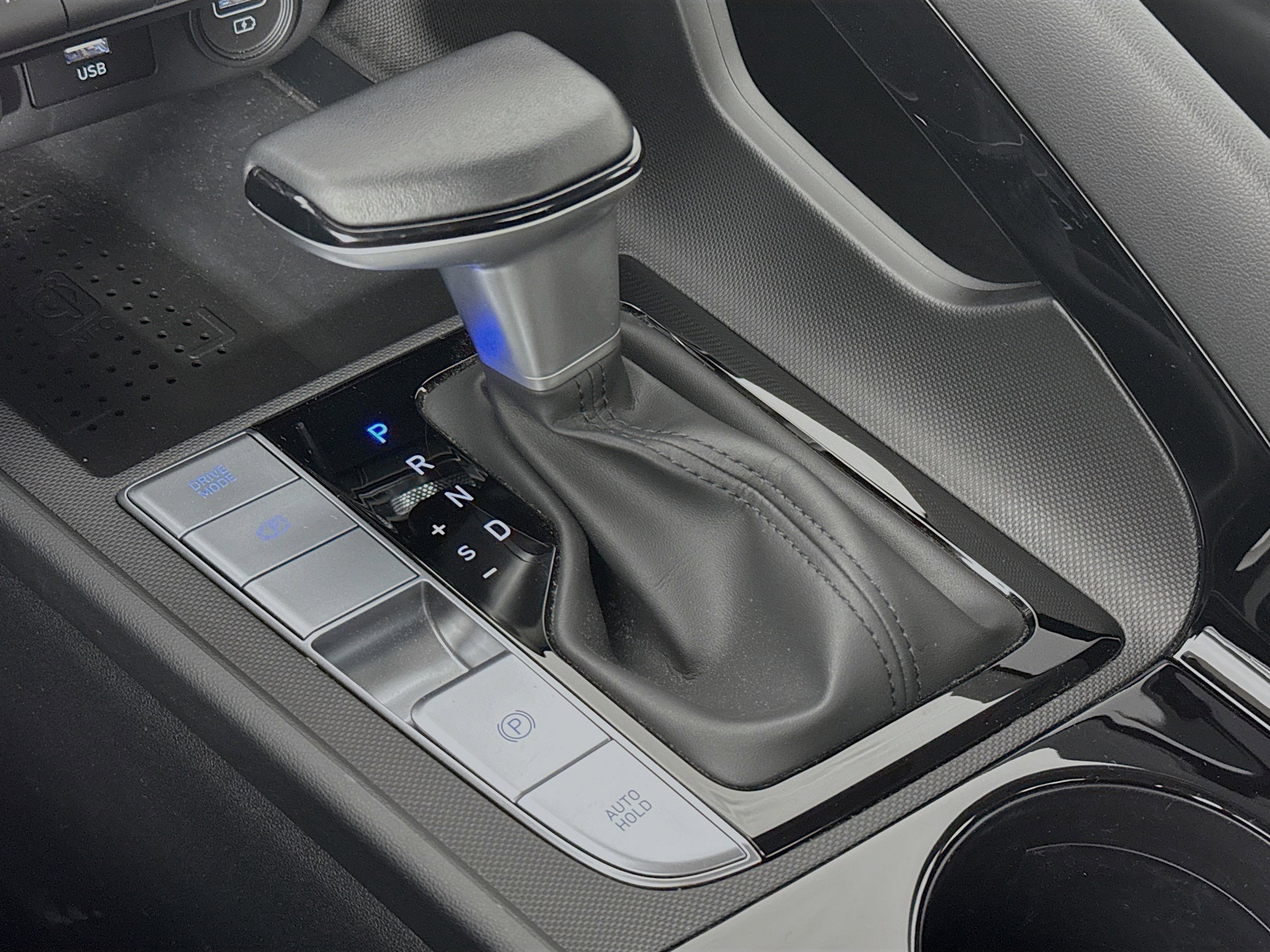 Used 2023 Hyundai Elantra Limited w/ Preferred Accessory Package FWD image 17