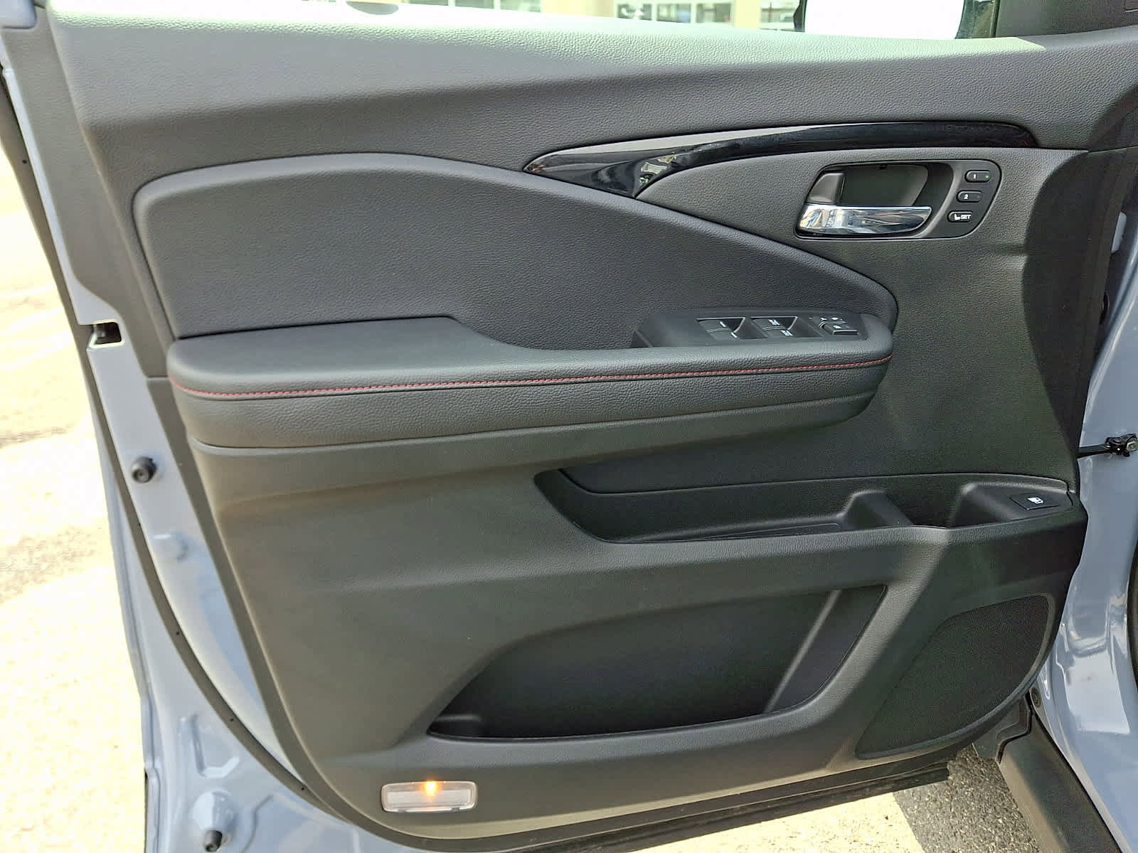 Certified 2025 Honda Ridgeline Black Edition image 13