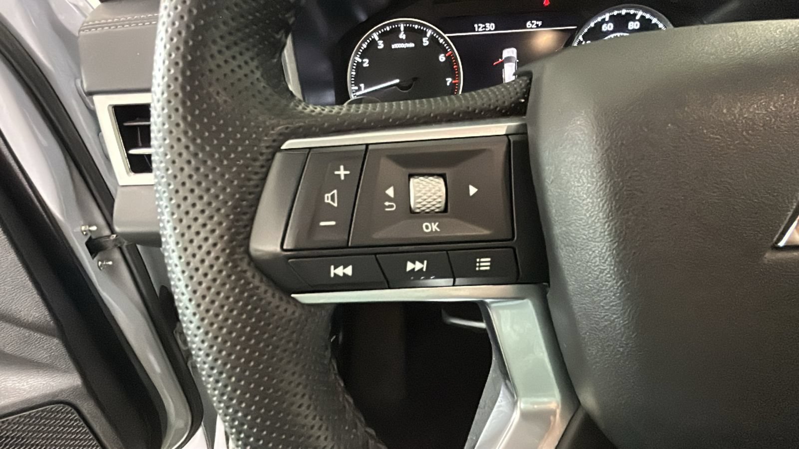 Used 2025 Mitsubishi Outlander SE AWD/4WD image 18