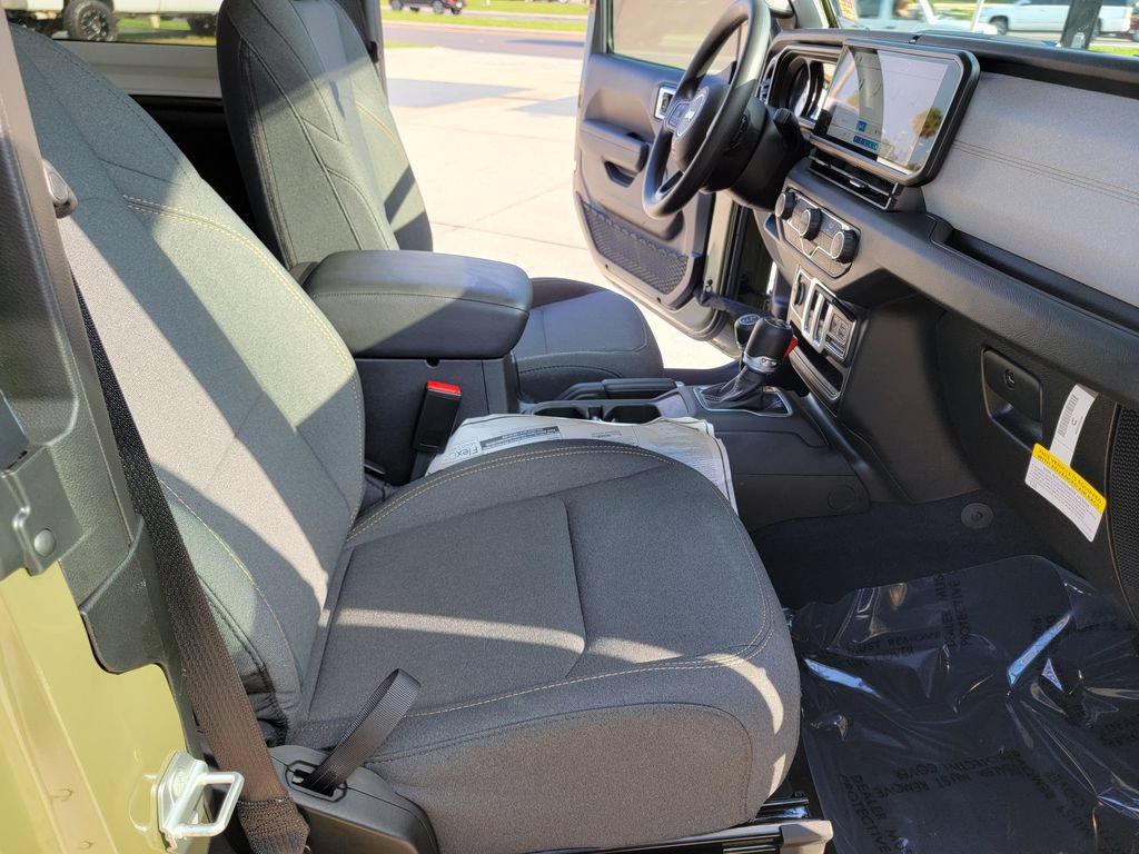 Used 2026 Jeep Wrangler Sport AWD/4WD image 14