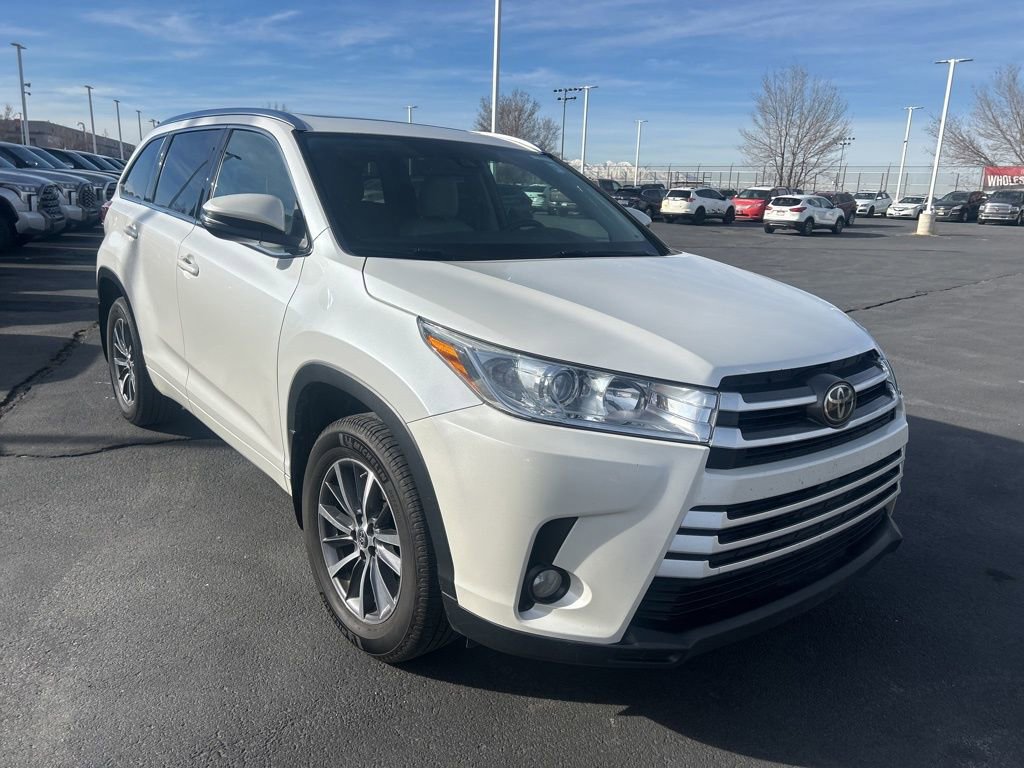 Used 2017 Toyota Highlander XLE image 1