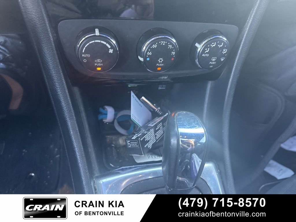 Used 2013 Chrysler 200 Touring FWD image 31