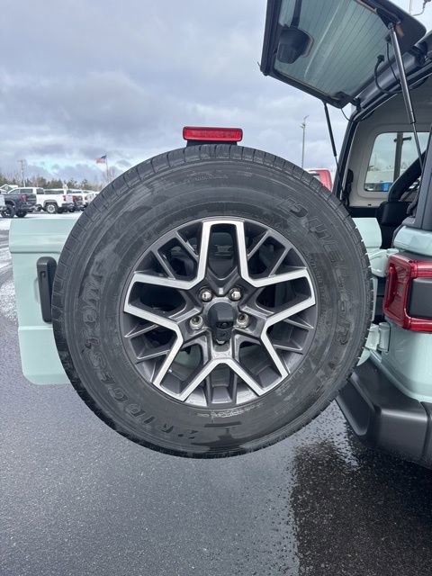 Used 2024 Jeep Wrangler Sahara w/ Technology Group AWD/4WD image 17