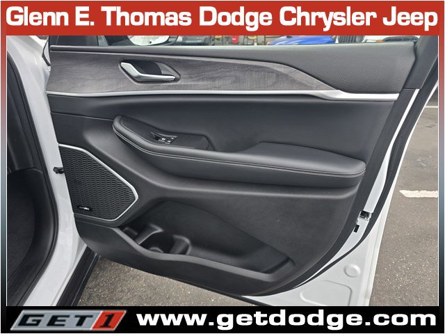 Certified 2023 Jeep Grand Cherokee Limited w/ Luxury Tech Group II RWD image 38