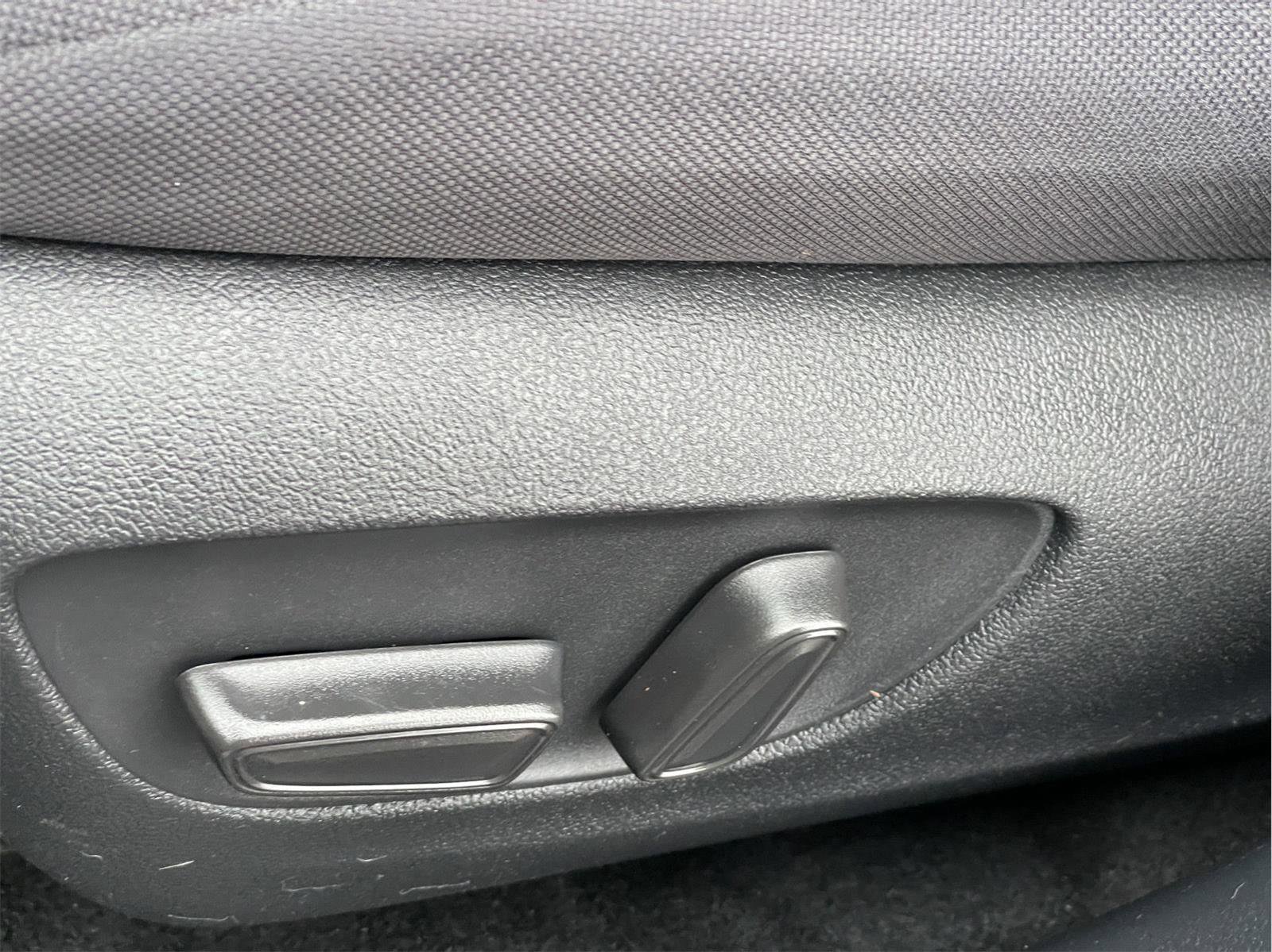 Used 2021 Toyota Highlander LE image 26