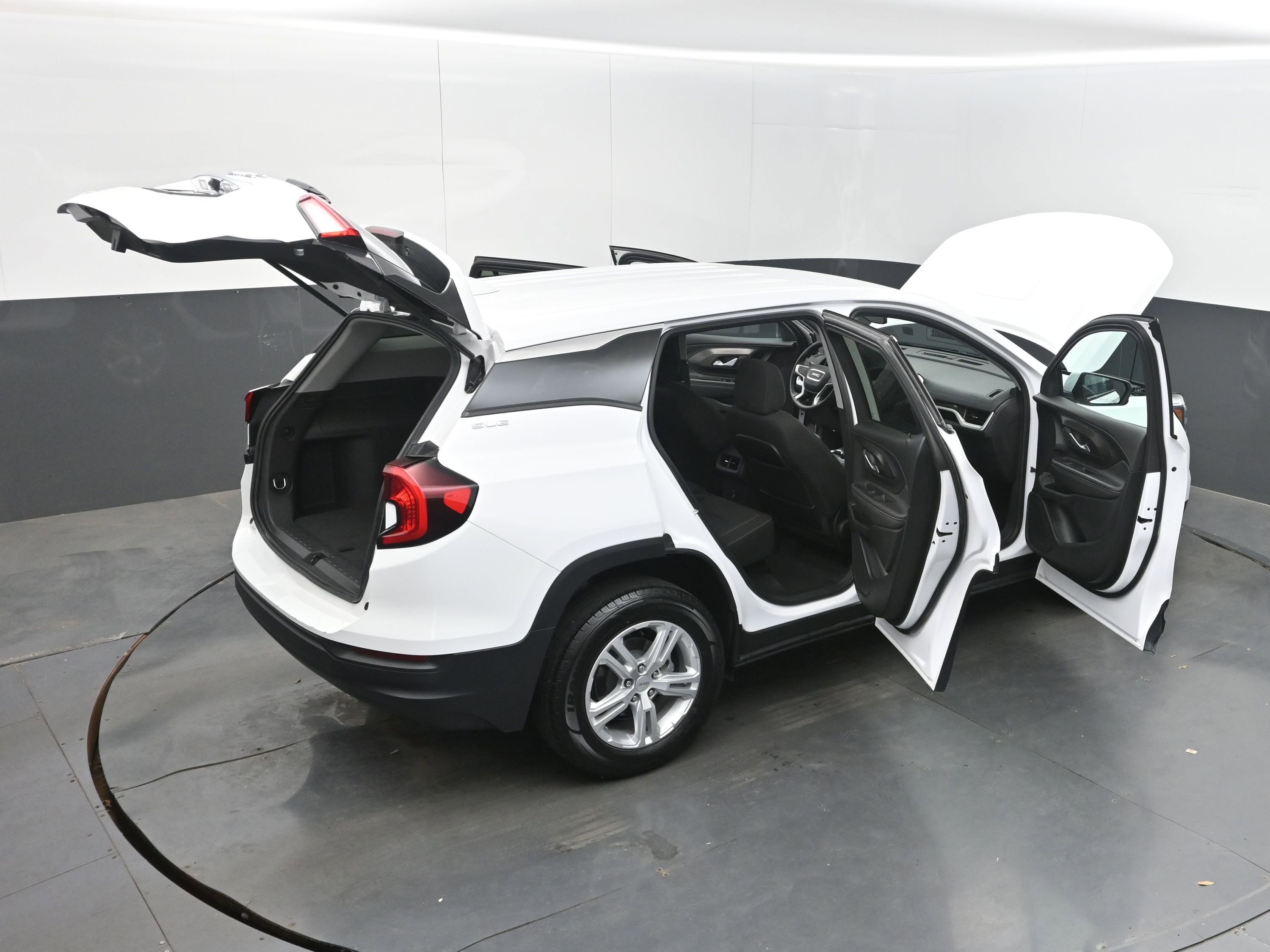 Used 2024 GMC Terrain SLE FWD image 45