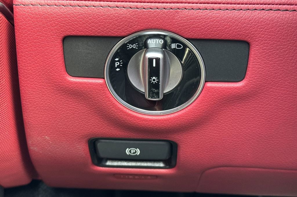 Used 2020 Mercedes-Benz SL 550 image 32