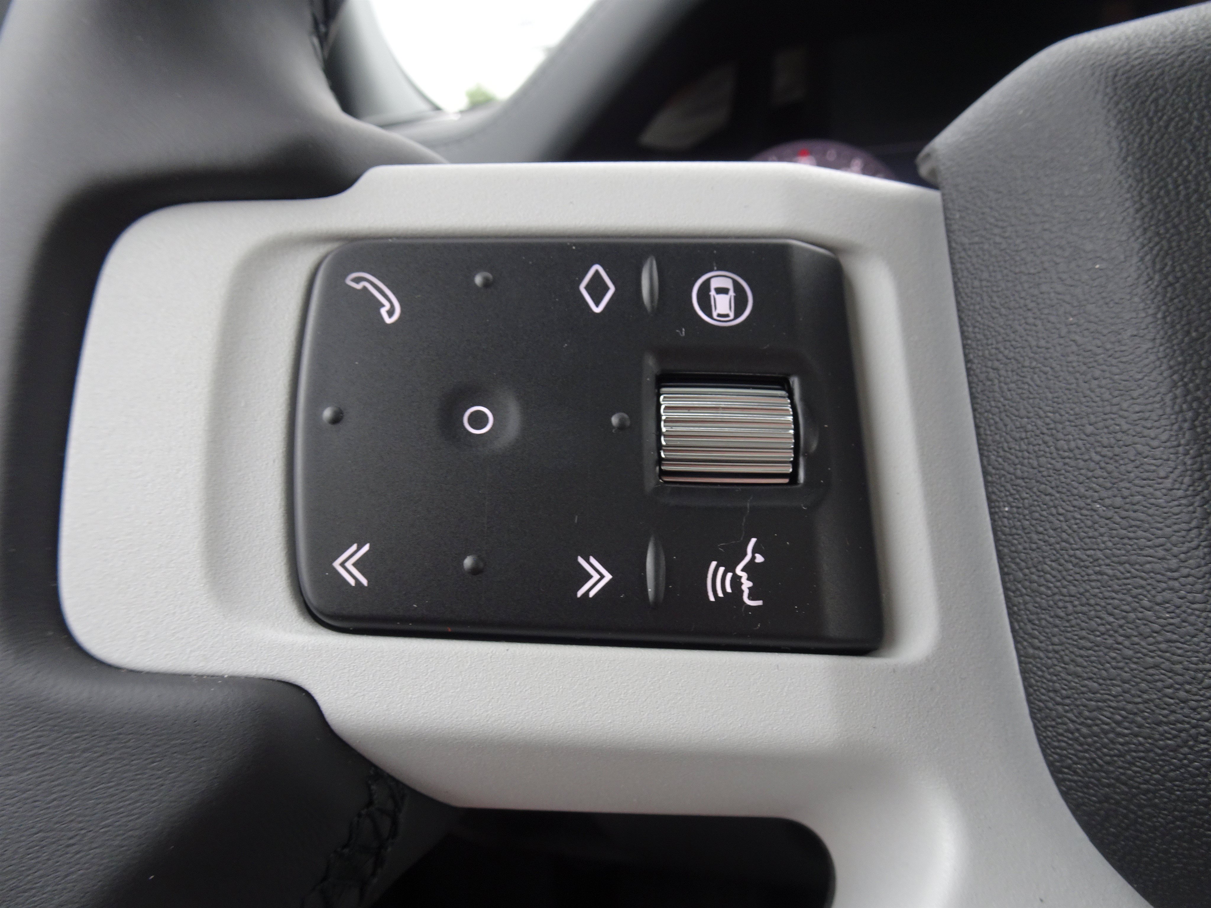 New 2026 Land Rover Defender 130 X-Dynamic SE AWD/4WD image 28