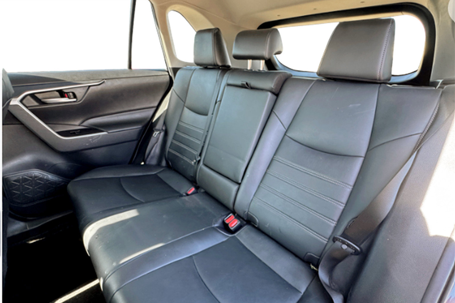 Used 2021 Toyota RAV4 XLE Premium image 16