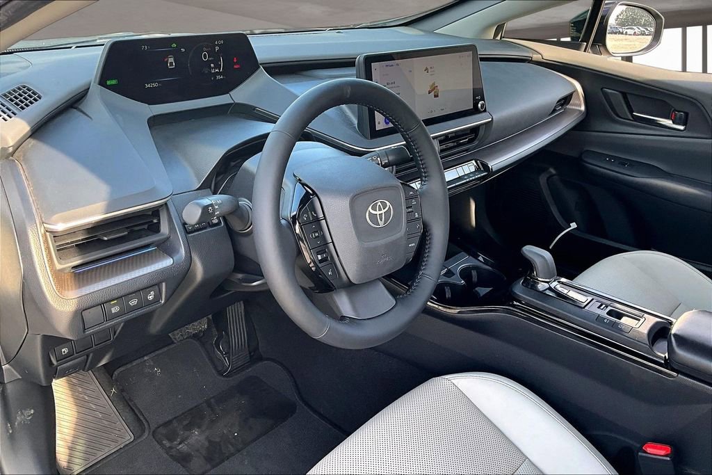 Used 2023 Toyota Prius XLE image 17