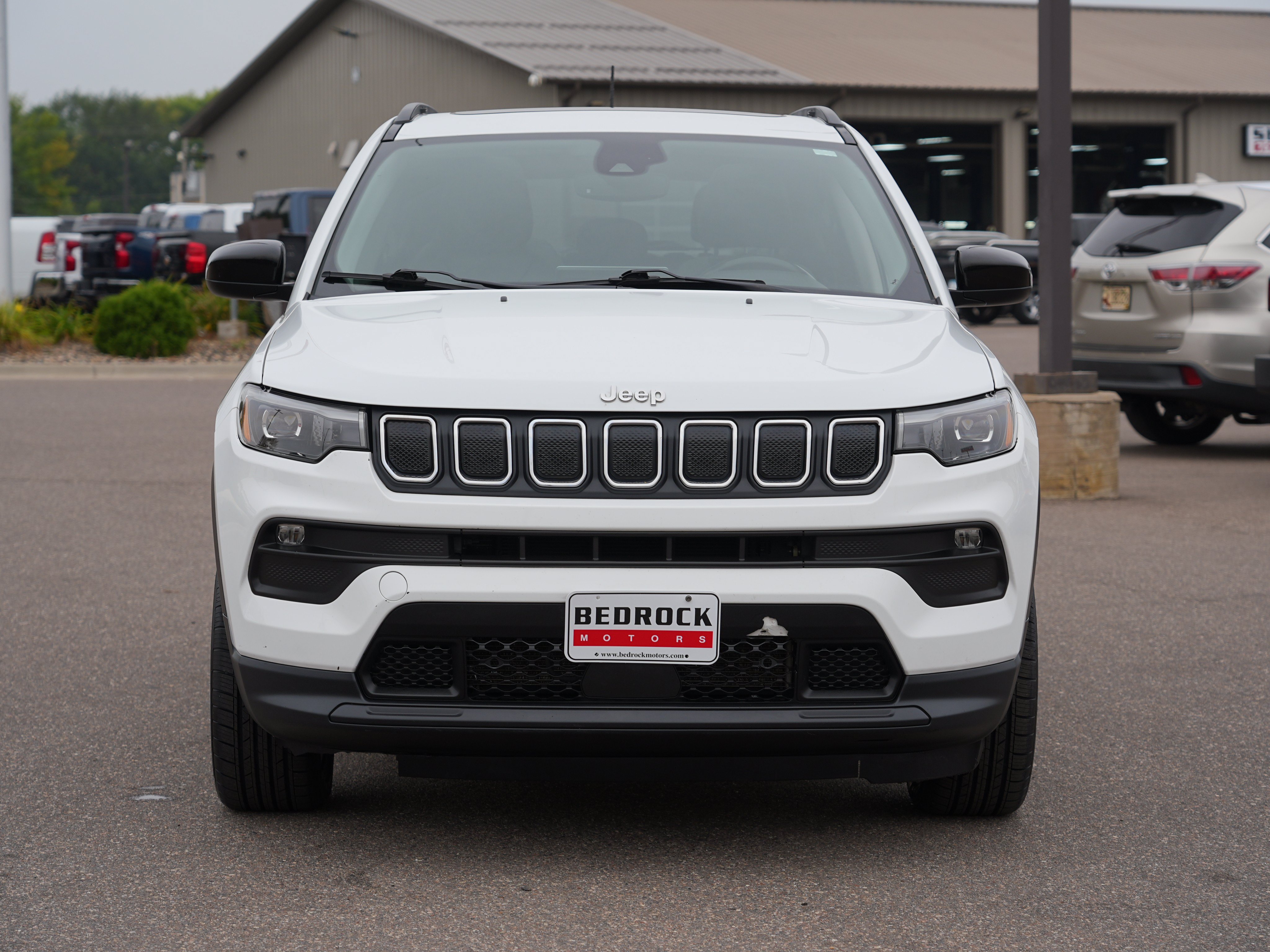 Used 2022 Jeep Compass Latitude w/ Sun and Sound Group AWD/4WD image 8